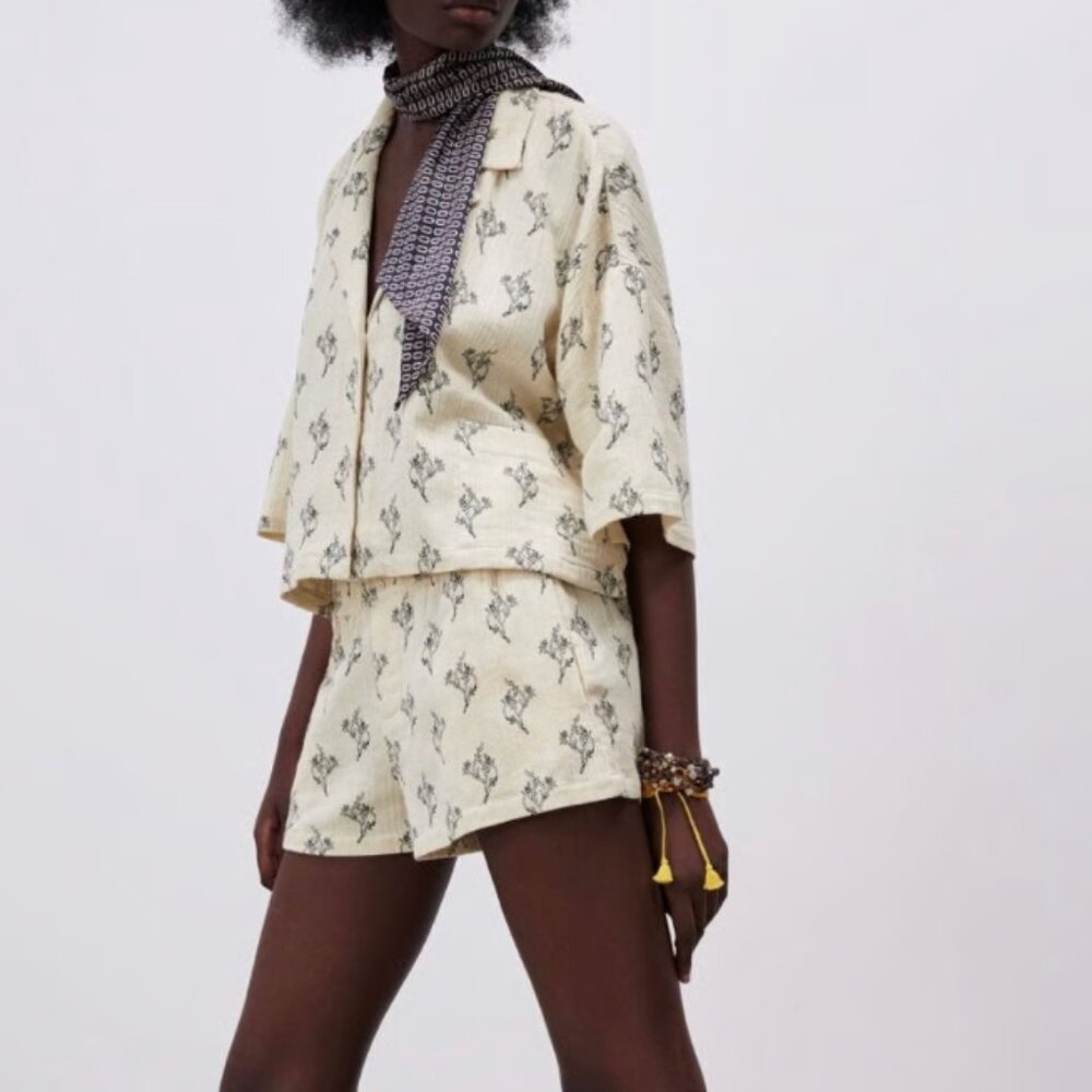 Zara 100% Cotton Cream Floral Button Down Cropped Blouse